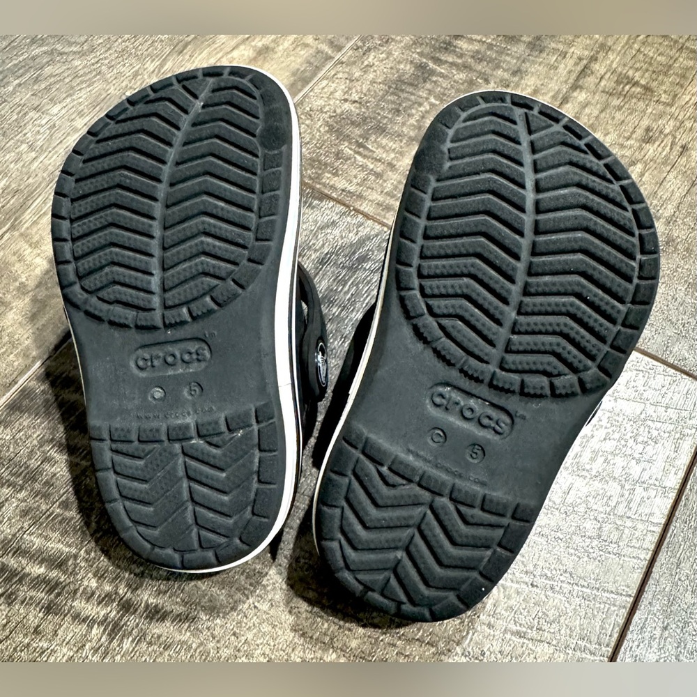 CROCS Black and White Classic Clog Platform Kids Shoes - Picture 6 of 8